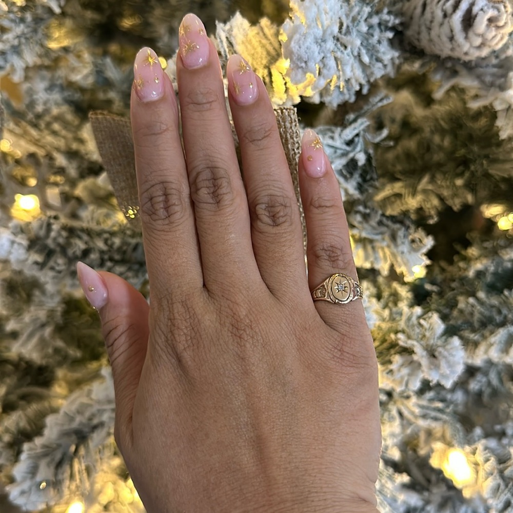 9K (unmarked) rosegold, starburst ring with a beautiful center diamond